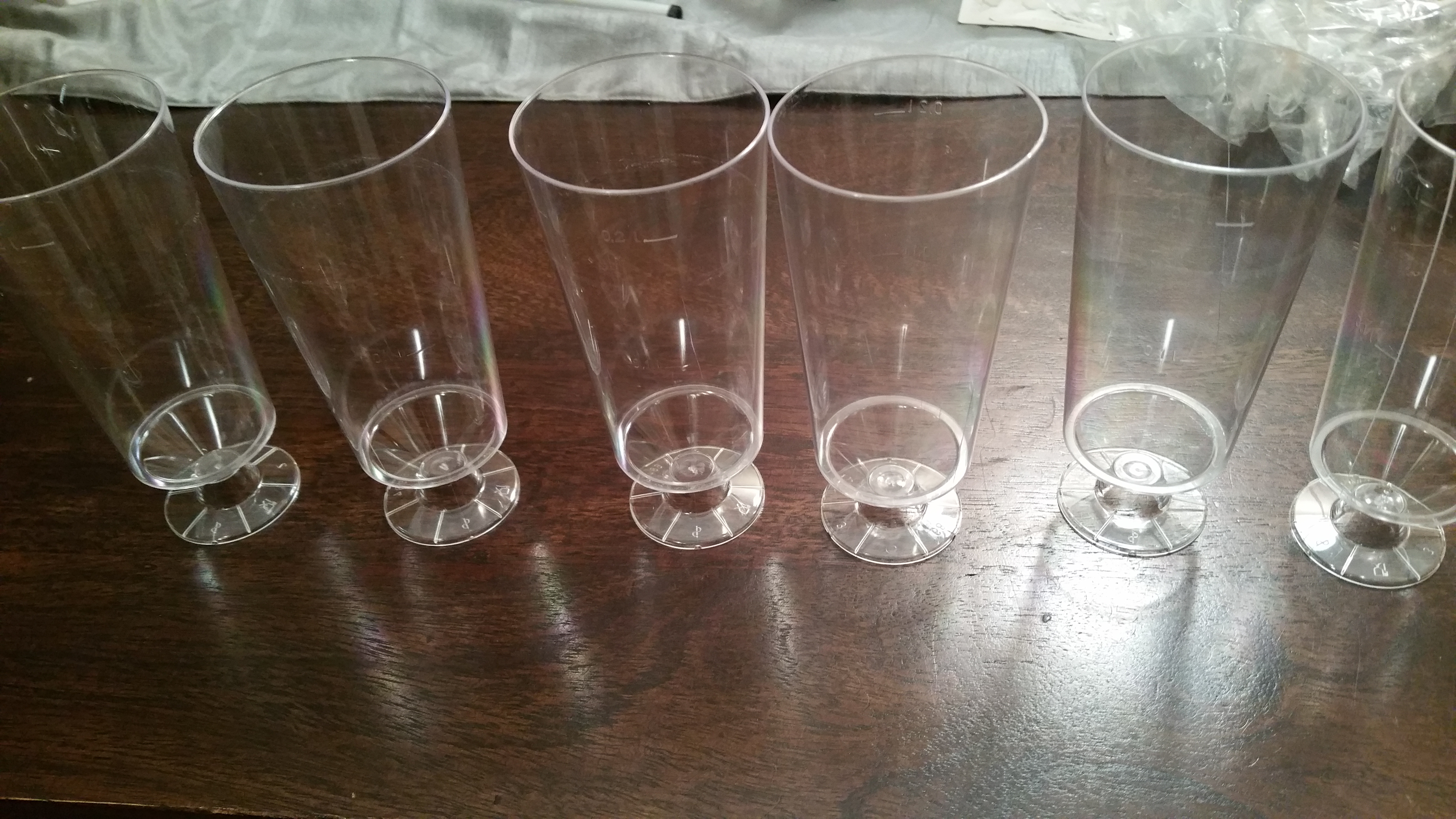 (image for) 300 LARGE DISPOSABLE WINE PLASTIC GLASSES, PARTY, PARTIES etc